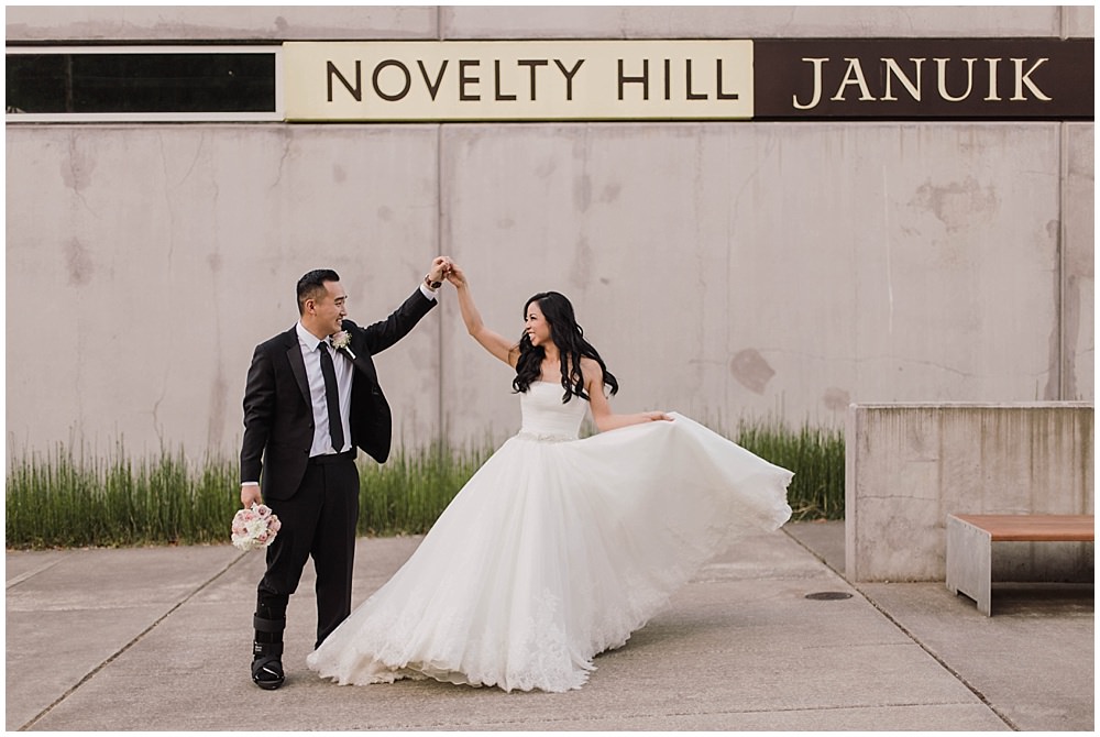  Novelty Hill Januik winery in Woodinville Wedding Photos | Julianna J Photography | juliannajphotography.com 