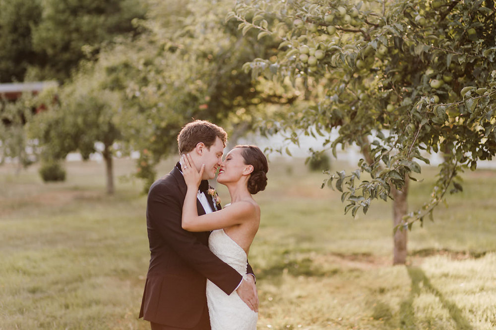  Storybrooks farm events wedding photos Redmond, Wa | Julianna J Photography | juliannajphotography.com 